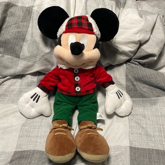 Disney Store Winter Mickey 2017 exclusive - Picture 1 of 5